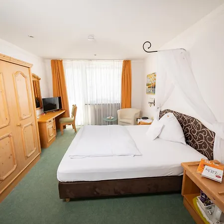 Alpha Hotell 3*